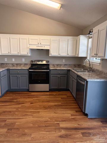 8940 Longmont Way, Milton, FL 32583