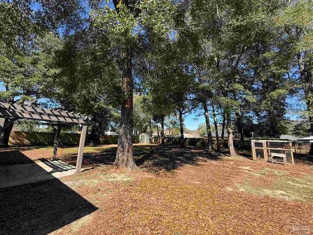 8940 Longmont Way, Milton, FL 32583