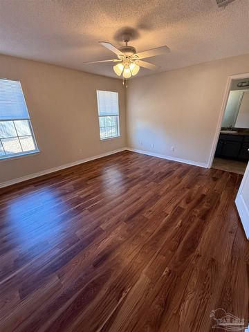 8940 Longmont Way, Milton, FL 32583