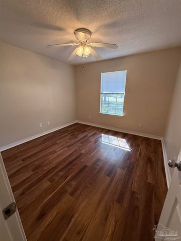 8940 Longmont Way, Milton, FL 32583