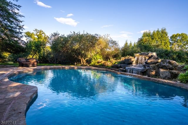 25 Carriage Way, Bernards Twp., NJ 07920