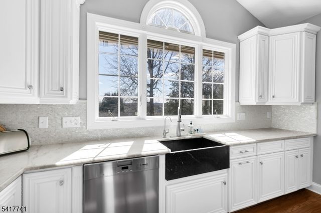 25 Carriage Way, Bernards Twp., NJ 07920