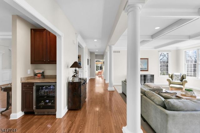 25 Carriage Way, Bernards Twp., NJ 07920