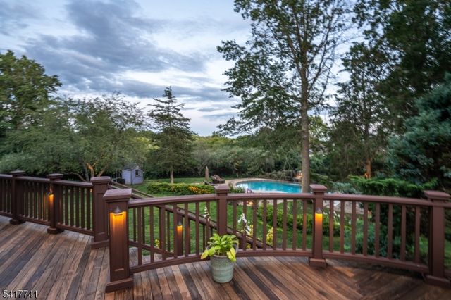 25 Carriage Way, Bernards Twp., NJ 07920