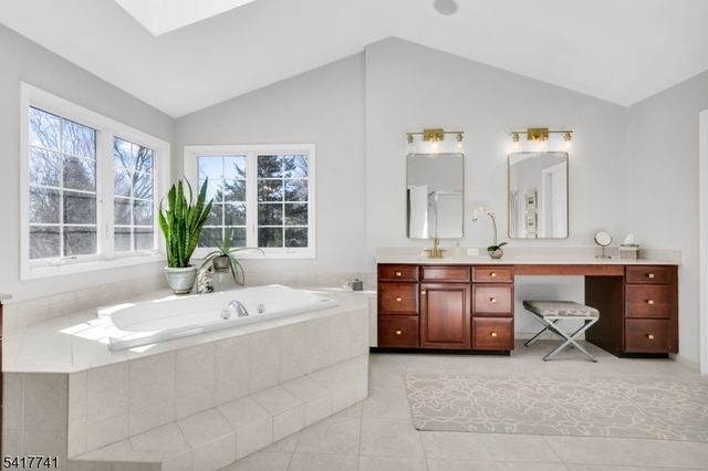 25 Carriage Way, Bernards Twp., NJ 07920