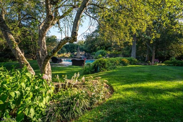 25 Carriage Way, Bernards Twp., NJ 07920