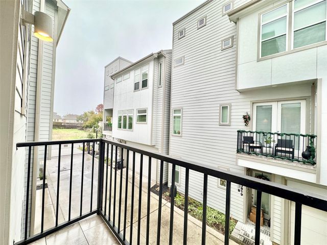 5815 Fairdale Lane B, Houston, TX 77057