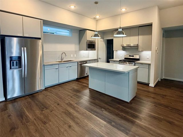 5815 Fairdale Lane B, Houston, TX 77057