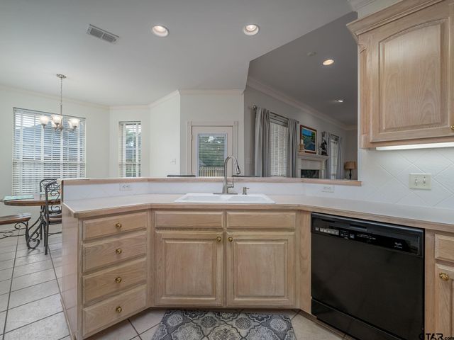 5722 Gloucester Dr., Tyler, TX 75707