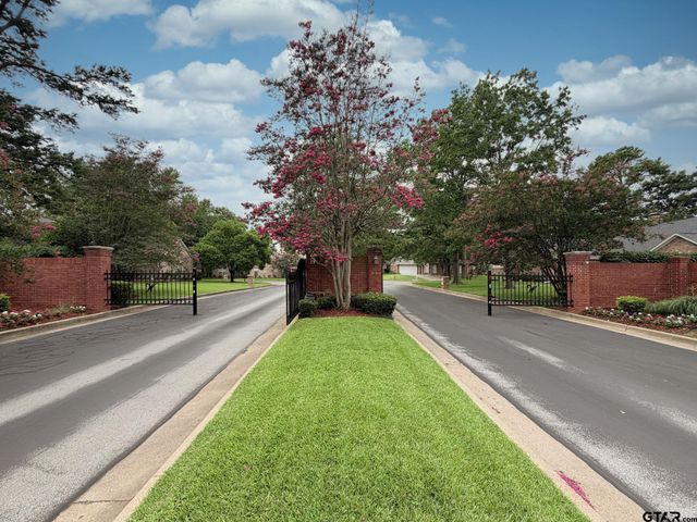 5722 Gloucester Dr., Tyler, TX 75707