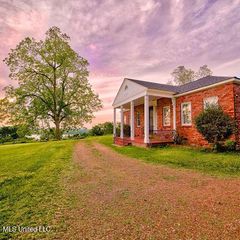 324 N Clifton Avenue, Natchez, MS 39120