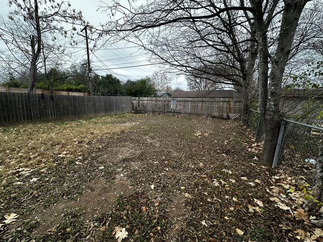 5802 Emerald Forest DR B, Austin, TX 78745