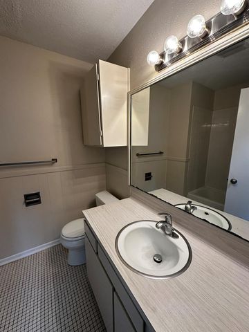 5802 Emerald Forest DR B, Austin, TX 78745