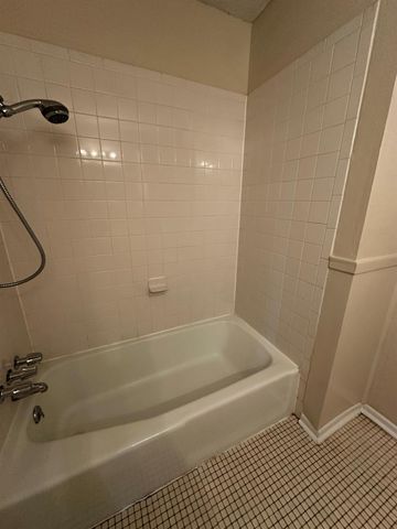 5802 Emerald Forest DR B, Austin, TX 78745