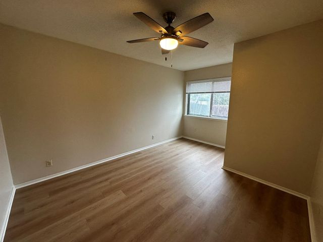 5802 Emerald Forest DR B, Austin, TX 78745