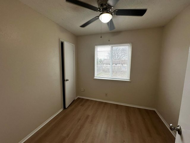 5802 Emerald Forest DR B, Austin, TX 78745