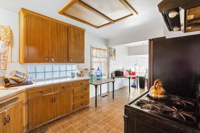 505 W Lamona Avenue, Fresno, CA 93728