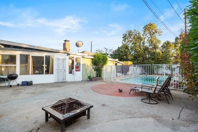 505 W Lamona Avenue, Fresno, CA 93728