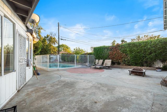 505 W Lamona Avenue, Fresno, CA 93728