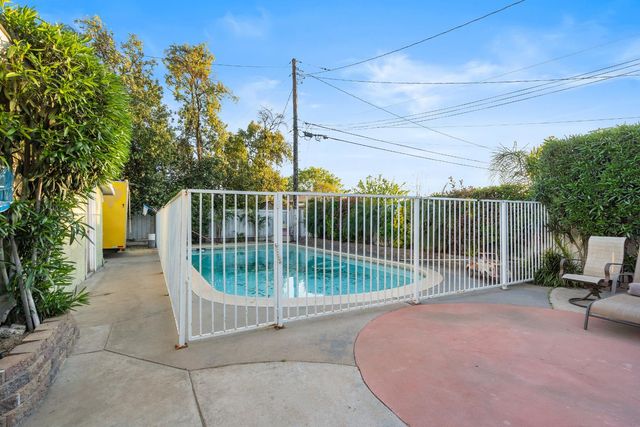 505 W Lamona Avenue, Fresno, CA 93728