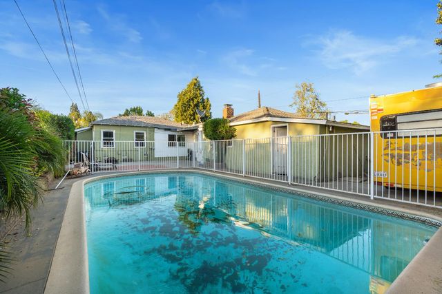 505 W Lamona Avenue, Fresno, CA 93728