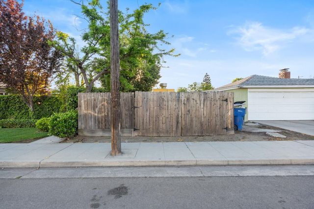 505 W Lamona Avenue, Fresno, CA 93728