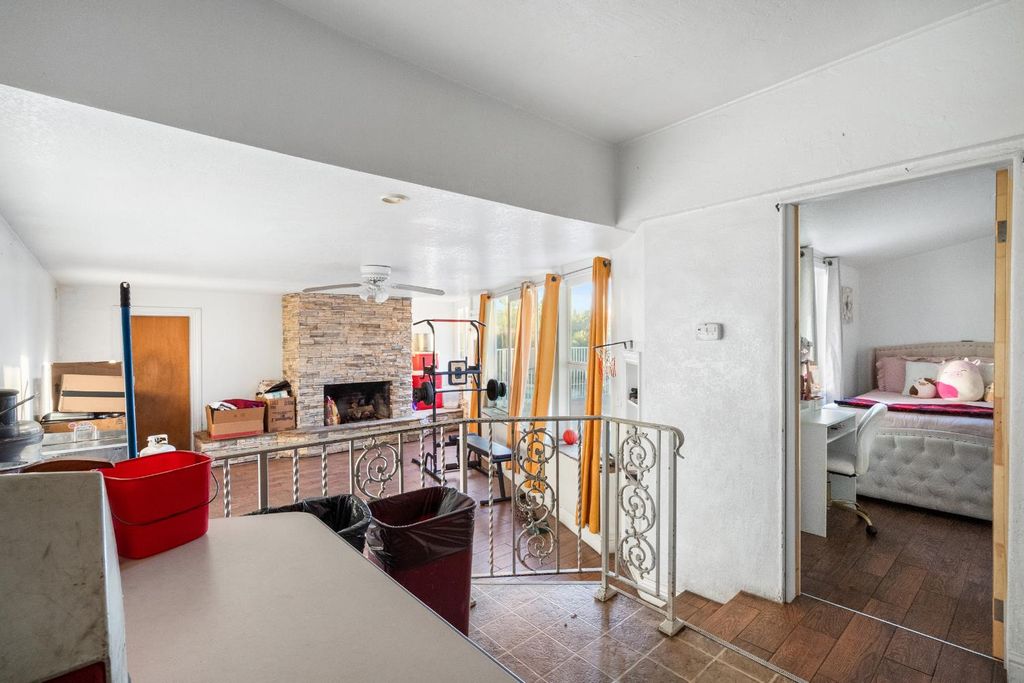 Image 16 of property listing at 505 W Lamona Avenue, Fresno, CA 93728