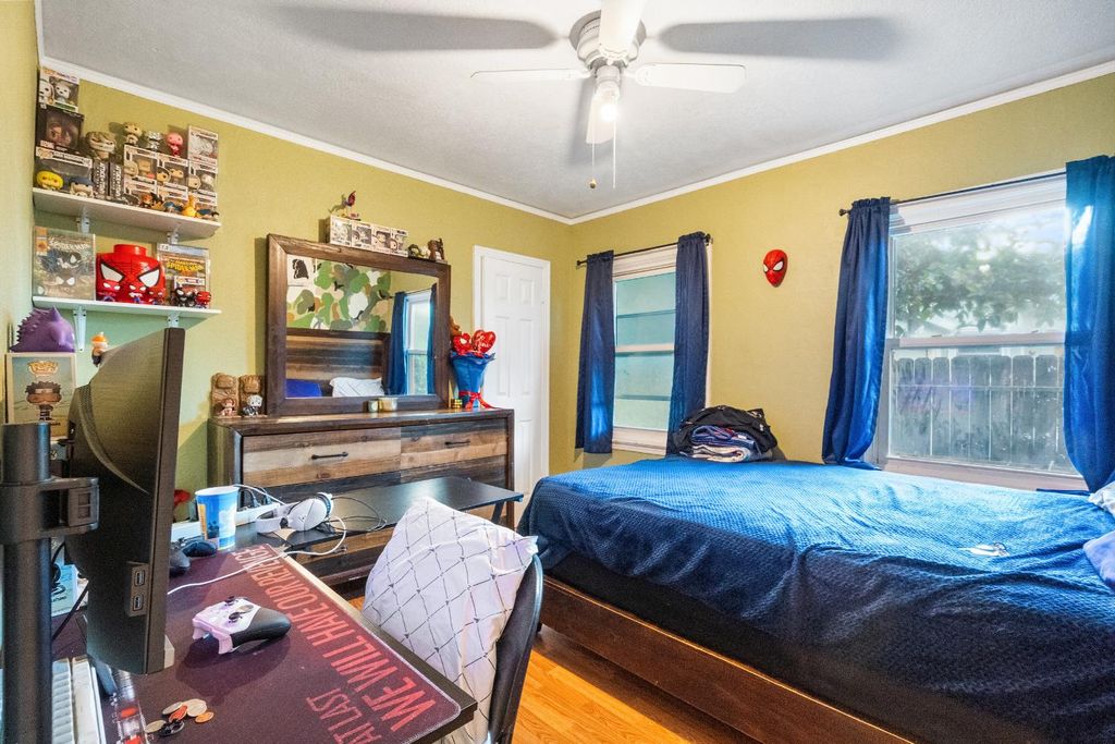 Image 21 of property listing at 505 W Lamona Avenue, Fresno, CA 93728