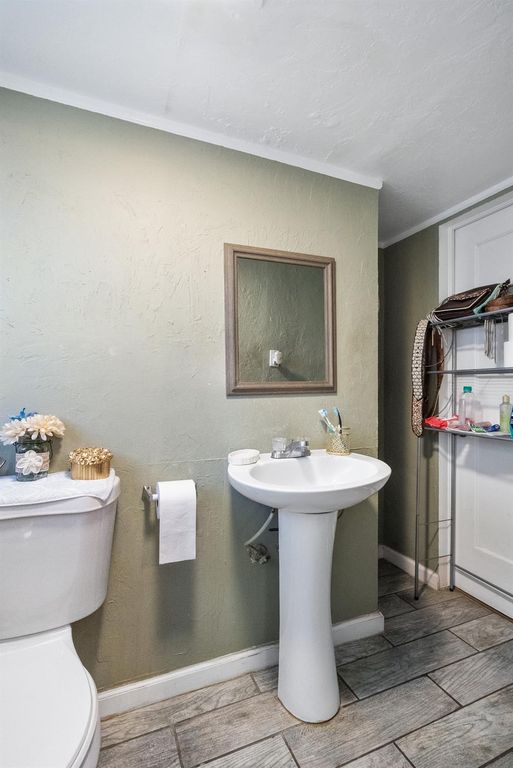 Image 24 of property listing at 505 W Lamona Avenue, Fresno, CA 93728