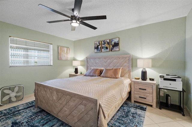 3990 NW 42nd Avenue 305, Lauderdale Lakes, FL 33319