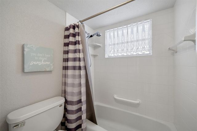 3990 NW 42nd Avenue 305, Lauderdale Lakes, FL 33319