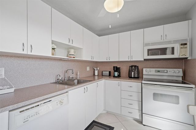 3990 NW 42nd Avenue 305, Lauderdale Lakes, FL 33319