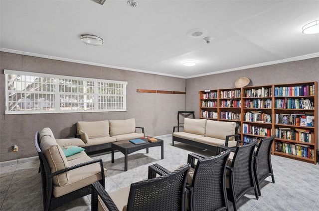 3990 NW 42nd Avenue 305, Lauderdale Lakes, FL 33319