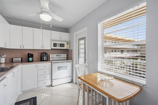 3990 NW 42nd Avenue 305, Lauderdale Lakes, FL 33319