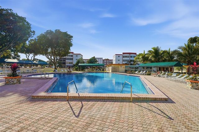 3990 NW 42nd Avenue 305, Lauderdale Lakes, FL 33319