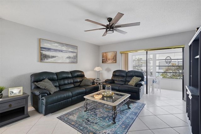 3990 NW 42nd Avenue 305, Lauderdale Lakes, FL 33319