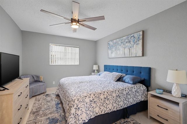 3990 NW 42nd Avenue 305, Lauderdale Lakes, FL 33319