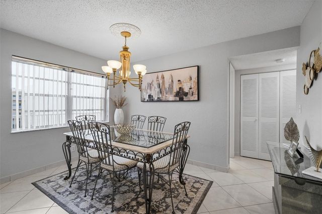 3990 NW 42nd Avenue 305, Lauderdale Lakes, FL 33319