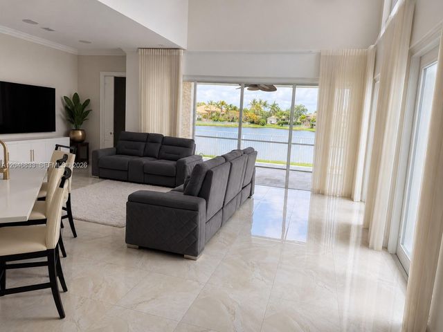 3683 W Lakes Estates Dr, Davie, FL 33328
