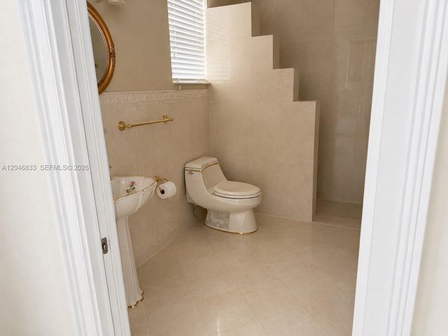 3683 W Lakes Estates Dr, Davie, FL 33328