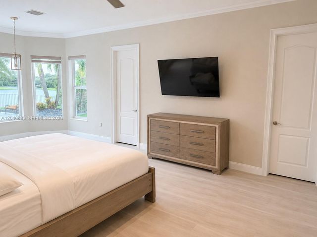 3683 W Lakes Estates Dr, Davie, FL 33328