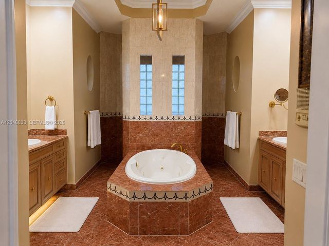 3683 W Lakes Estates Dr, Davie, FL 33328