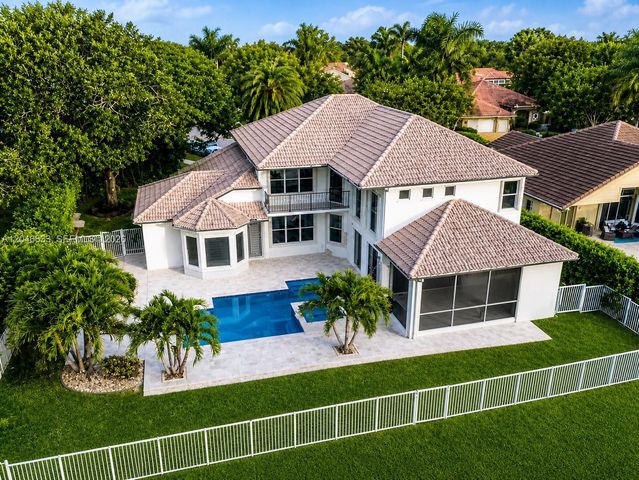 3683 W Lakes Estates Dr, Davie, FL 33328