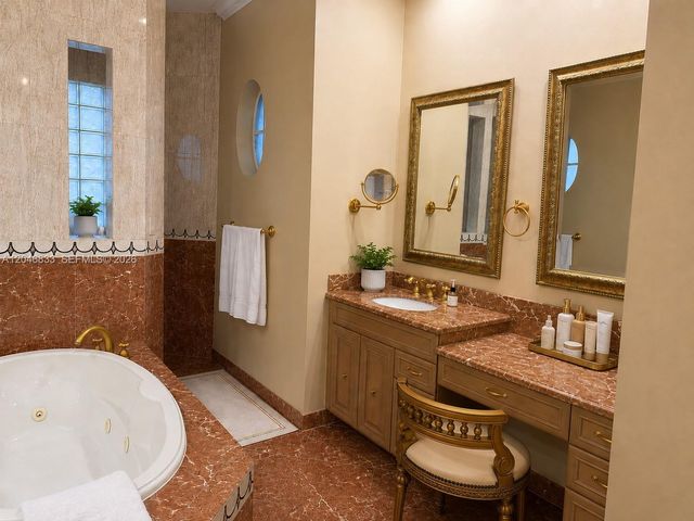 3683 W Lakes Estates Dr, Davie, FL 33328
