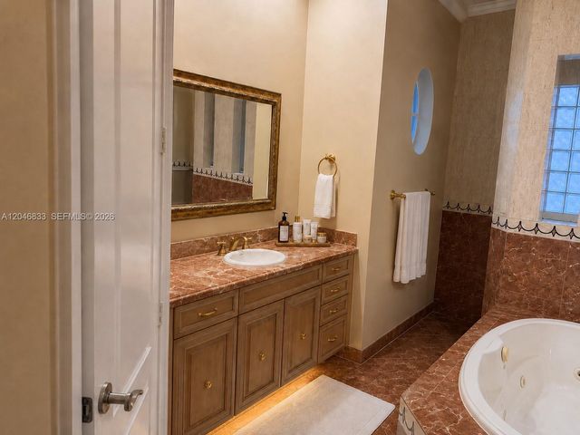 3683 W Lakes Estates Dr, Davie, FL 33328