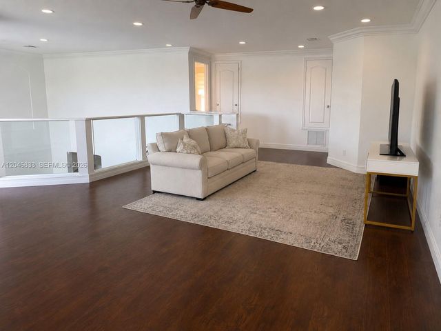 3683 W Lakes Estates Dr, Davie, FL 33328