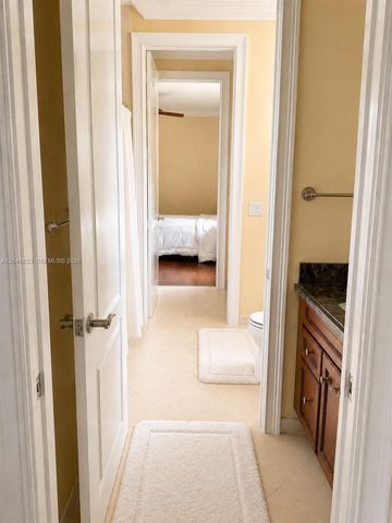 3683 W Lakes Estates Dr, Davie, FL 33328