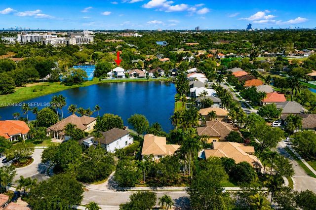 3683 W Lakes Estates Dr, Davie, FL 33328