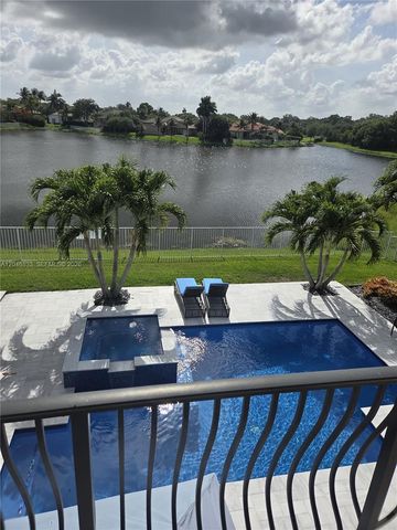 3683 W Lakes Estates Dr, Davie, FL 33328