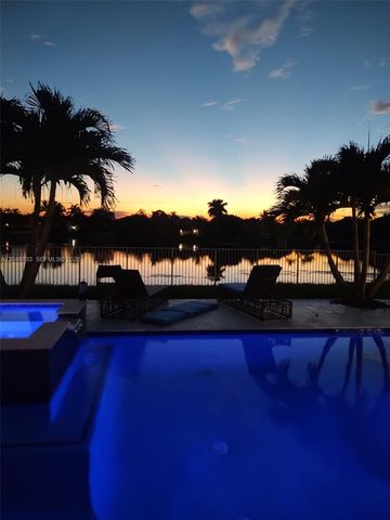 3683 W Lakes Estates Dr, Davie, FL 33328